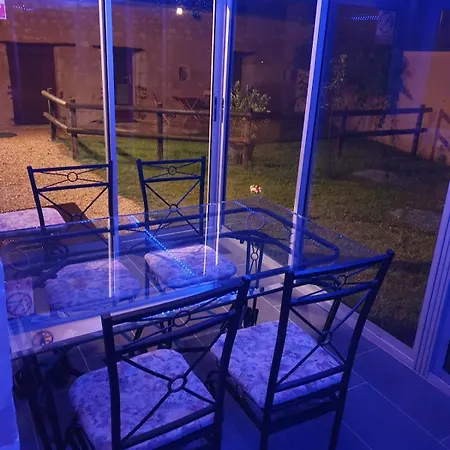 Borely Avec Acces Piscine Apartmán